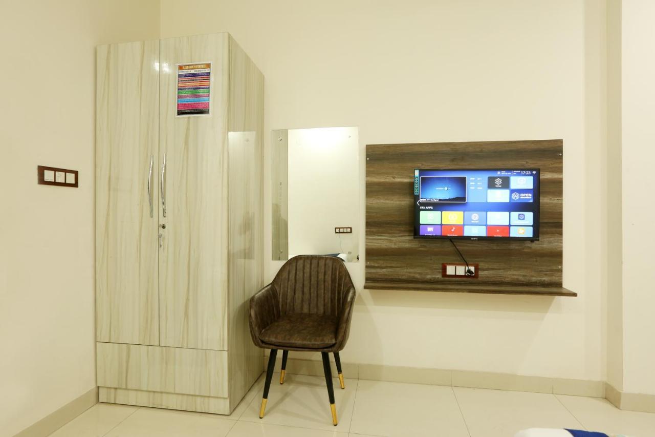 Hotel Red Velvet At Delhi Airport ニューデリー エクステリア 写真