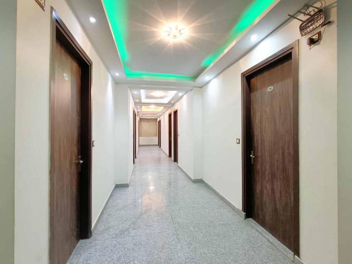 Hotel Red Velvet At Delhi Airport ニューデリー エクステリア 写真