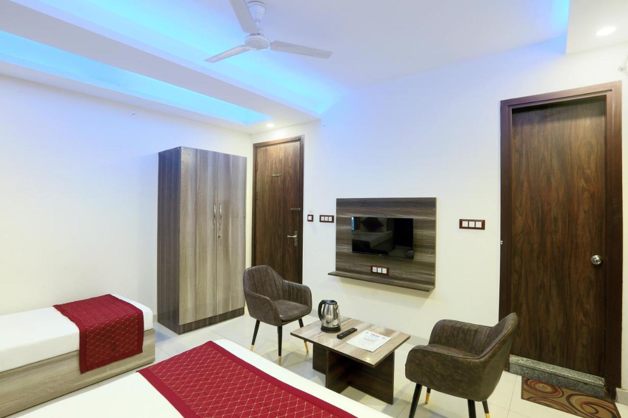 Hotel Red Velvet At Delhi Airport ニューデリー エクステリア 写真