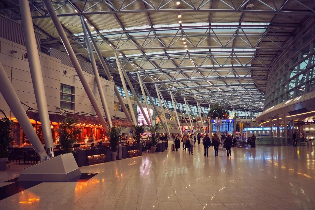 Hotel Red Velvet At Delhi Airport ニューデリー エクステリア 写真